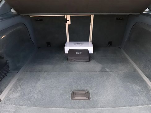 New 2025 Bentley Bentayga Extended Wheelbase image 18