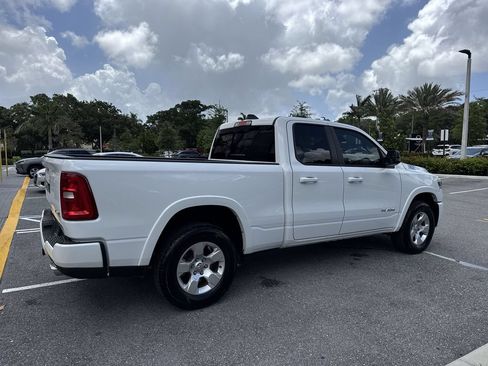 Used 2025 RAM 1500 Big Horn AWD/4WD image 4
