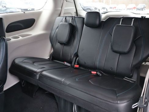 Used 2021 Chrysler Pacifica Touring-L w/ Uconnect Theater Family Group image 52