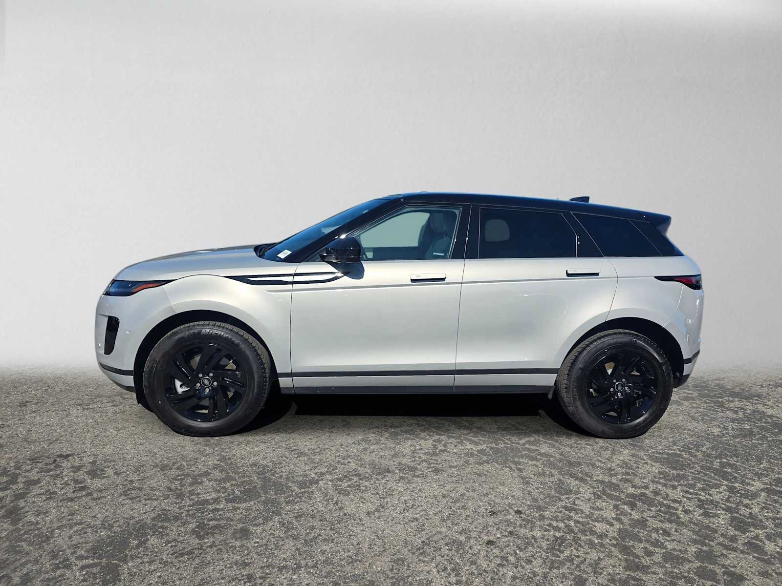 Used 2026 Land Rover Range Rover Evoque S AWD/4WD image 2