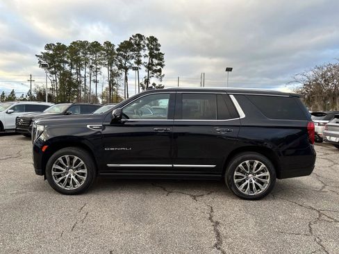 Used 2021 GMC Yukon Denali w/ Denali Premium Package image 2