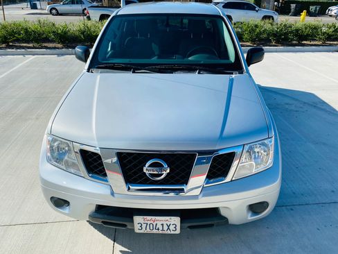 Used 2019 Nissan Frontier SV image 12