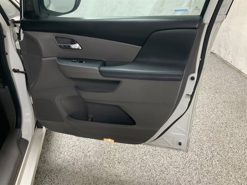 Used 2016 Honda Odyssey Touring Elite image 22