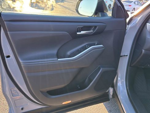 Certified 2024 Toyota Highlander XLE image 14