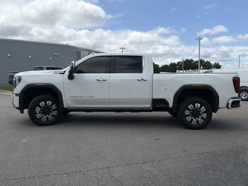 Used 2025 GMC Sierra 2500 Denali w/ Denali Reserve Package AWD/4WD image 9
