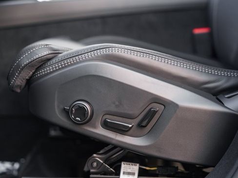 New 2026 Volvo XC60 B5 Ultra w/ Protection Package Premier image 36