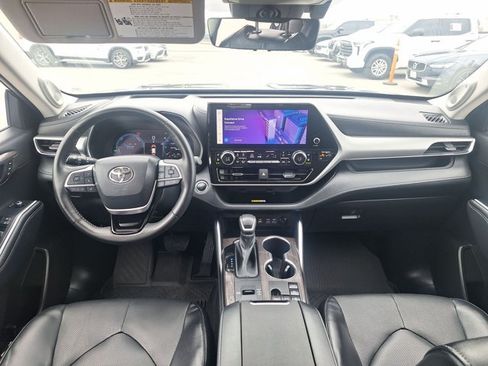 Used 2023 Toyota Highlander Platinum AWD/4WD image 16