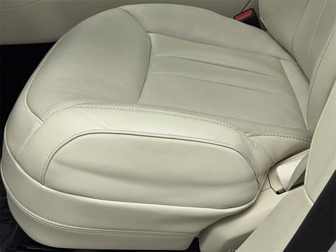 Used 2023 Land Rover Range Rover SE image 40