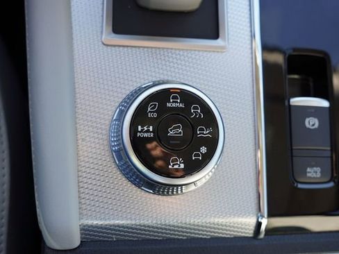 Used 2023 Mitsubishi Outlander SEL image 32