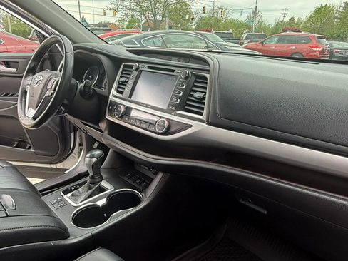Used 2019 Toyota Highlander XLE image 15