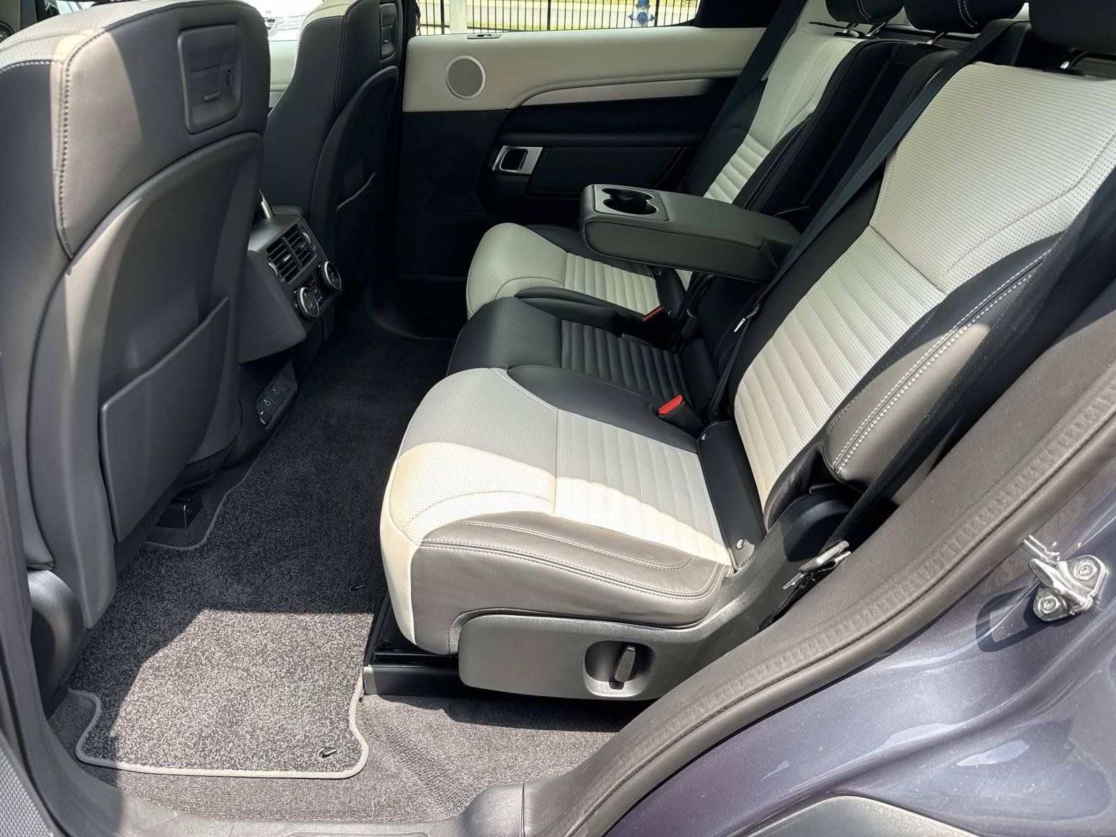 Certified 2026 Land Rover Discovery Limited Edition AWD/4WD image 15