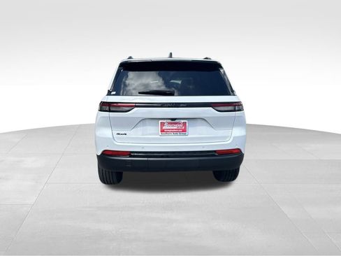 New 2025 Jeep Grand Cherokee Altitude image 5