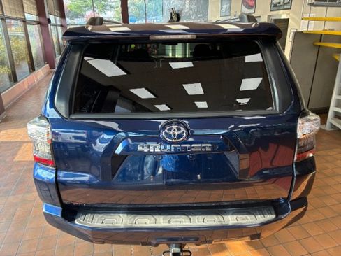 Used 2020 Toyota 4Runner SR5 image 12