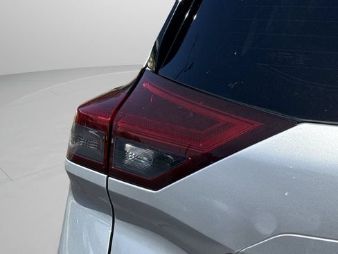 Certified 2021 Nissan Rogue Platinum FWD image 18