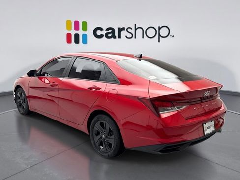 Used 2021 Hyundai Elantra SEL w/ Convenience Package image 3