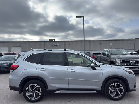 Used 2023 Subaru Forester Touring image 4