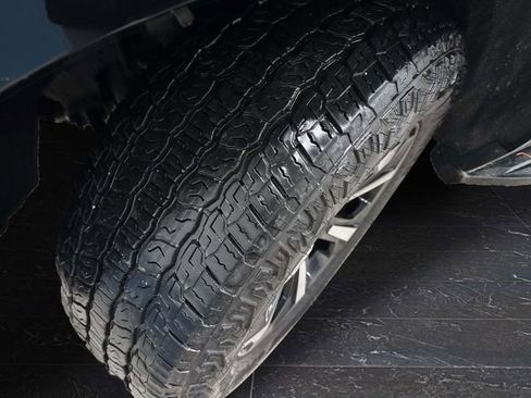 Used 2025 GMC Yukon XL AT4 w/ LPO, Floor Liner Package image 38