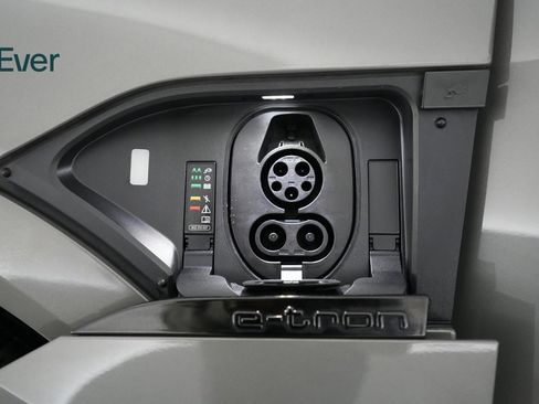 Used 2024 Audi Q8 e-tron Premium Plus w/ Premium Plus Package image 23