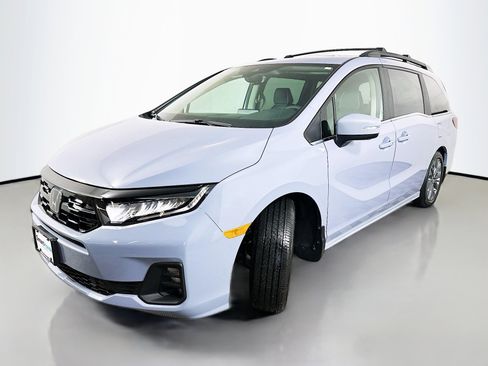 New 2026 Honda Odyssey Touring image 3