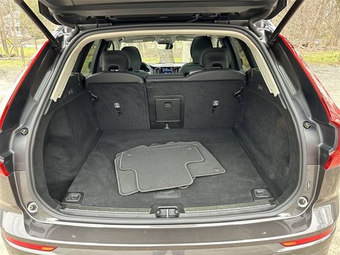 Certified 2022 Volvo XC60 B5 Inscription w/ Climate Package image 27