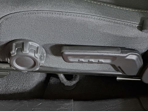 Used 2025 Jeep Wrangler Willys image 13