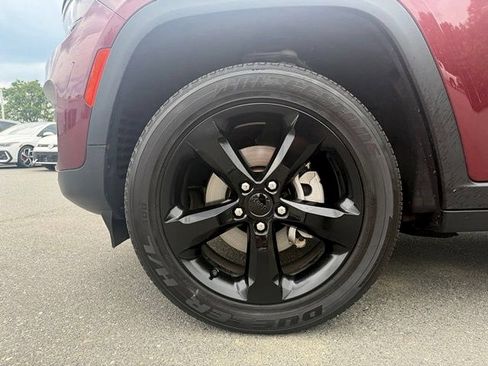 Used 2023 Jeep Grand Cherokee Altitude AWD/4WD image 11