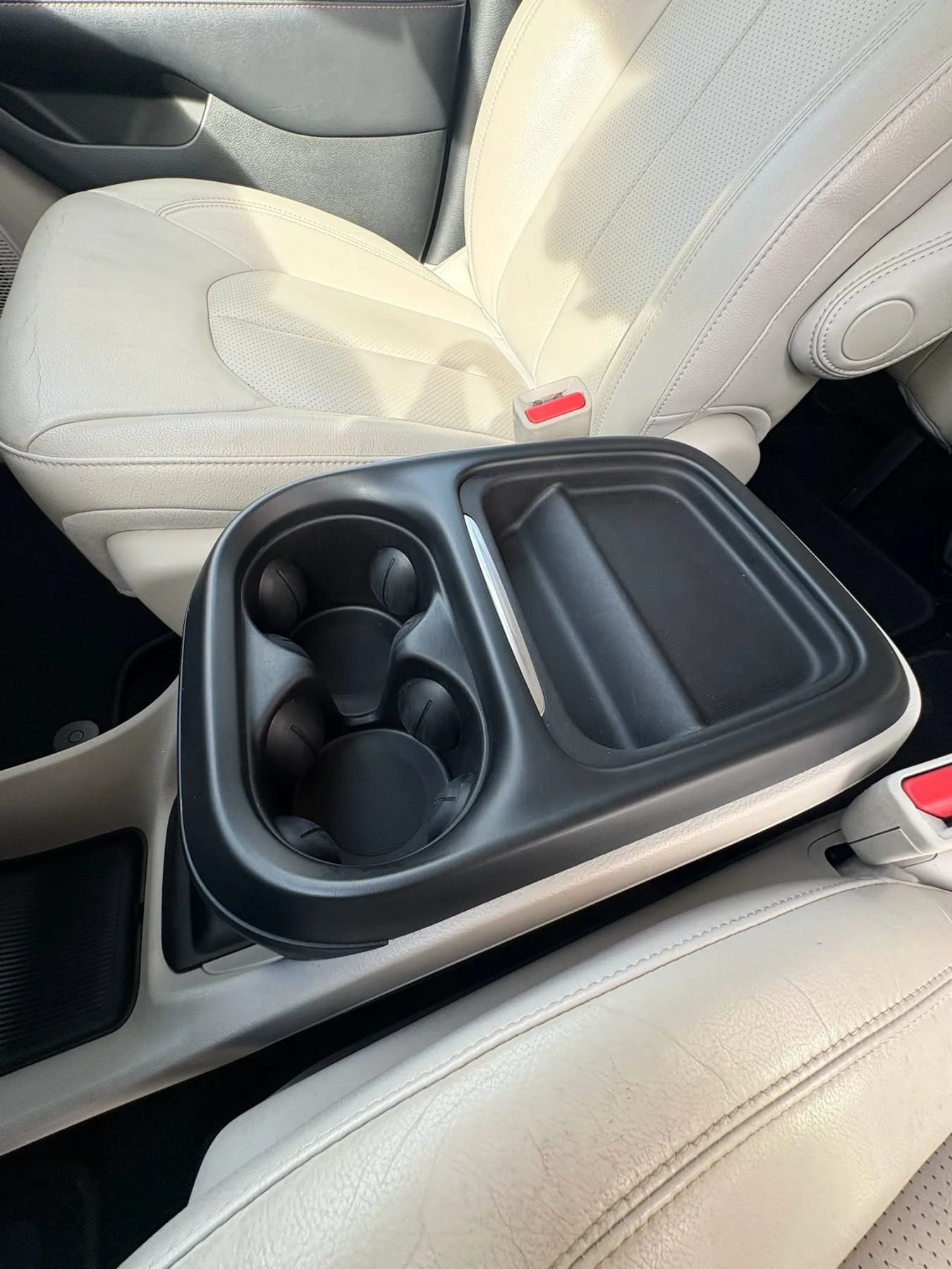 Used 2018 Chrysler Pacifica Touring-L FWD image 28