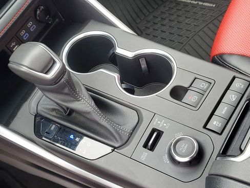 Used 2022 Toyota Highlander XSE image 21