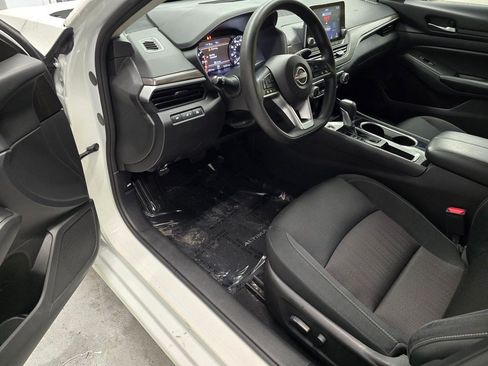 Used 2024 Nissan Altima 2.5 SV FWD image 15