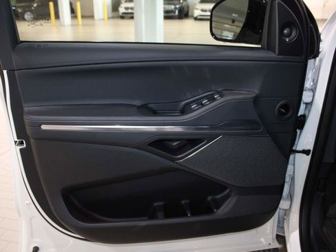 Used 2025 Lincoln Navigator Reserve w/ Jet Appearance Package image 8