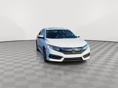 Used 2018 Honda Civic EX image 3