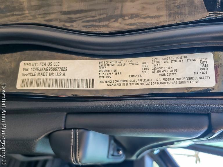Certified 2025 Jeep Grand Cherokee L Laredo AWD/4WD image 34