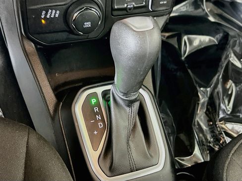 Used 2021 Jeep Renegade Latitude AWD/4WD image 16
