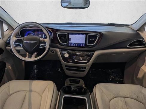 Used 2019 Chrysler Pacifica Limited FWD image 16