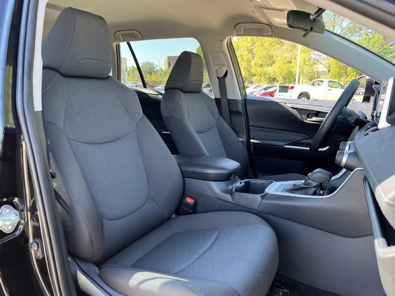 Used 2025 Toyota RAV4 XLE AWD/4WD image 25
