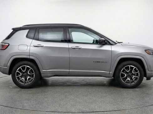 Used 2025 Jeep Compass Trailhawk AWD/4WD image 11
