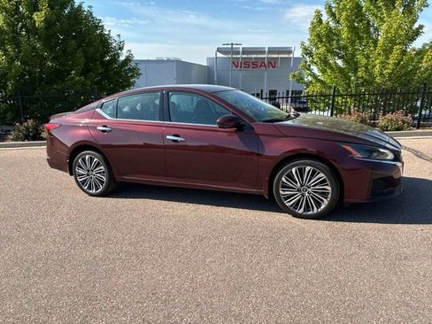 Used 2025 Nissan Altima 2.5 SL AWD/4WD image 12