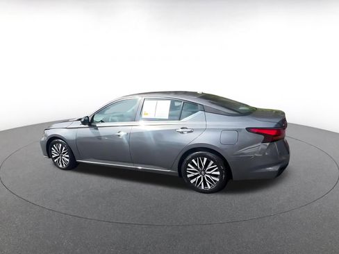 Used 2025 Nissan Altima 2.5 SV image 10