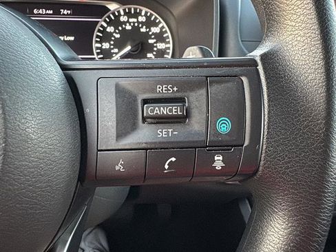 Used 2024 Nissan Rogue SV image 39