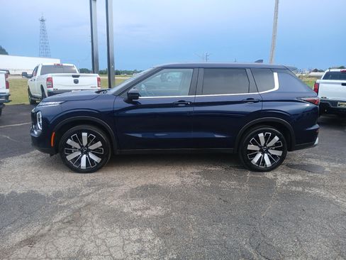Used 2025 Mitsubishi Outlander SE AWD/4WD image 3