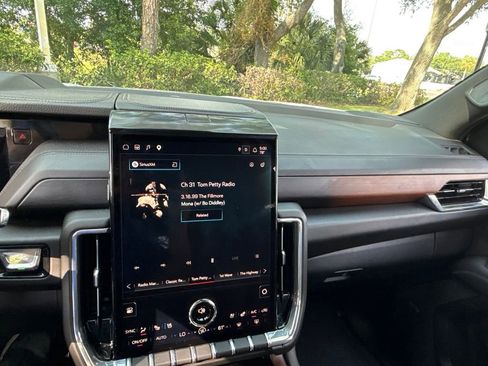 Used 2025 GMC Yukon XL Denali AWD/4WD image 41