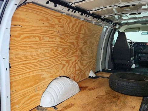 Used 2024 Chevrolet Express 3500 Extended RWD image 18