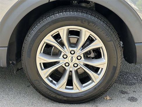 Used 2022 Ford Explorer XLT w/ Equipment Group 202A image 29