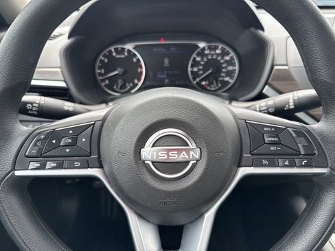 Used 2025 Nissan Altima 2.5 SV FWD image 16