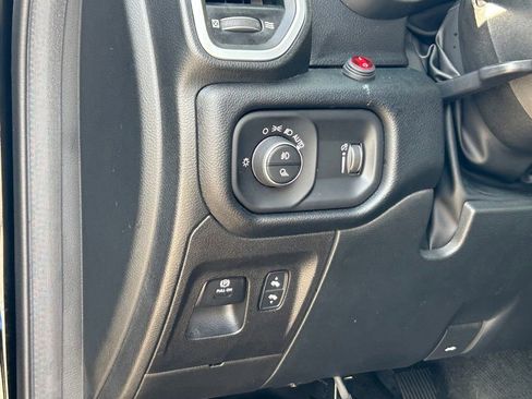 Used 2022 RAM 1500 Big Horn AWD/4WD image 38