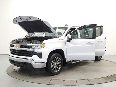 Used 2023 Chevrolet Silverado 1500 LT w/ Z71 Off-Road Package AWD/4WD image 11
