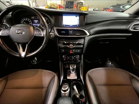 Used 2019 INFINITI QX30 LUXE w/ Navigation Package image 15