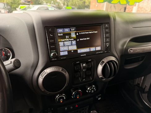 Used 2017 Jeep Wrangler Unlimited Sport AWD/4WD image 17