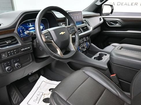 Used 2023 Chevrolet Suburban High Country AWD/4WD image 19