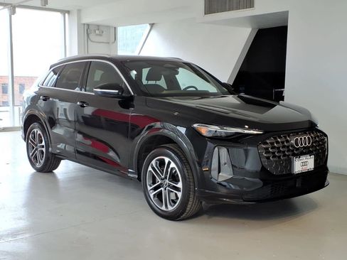 Used 2025 Audi Q5 Premium w/ Convenience Package AWD/4WD image 3